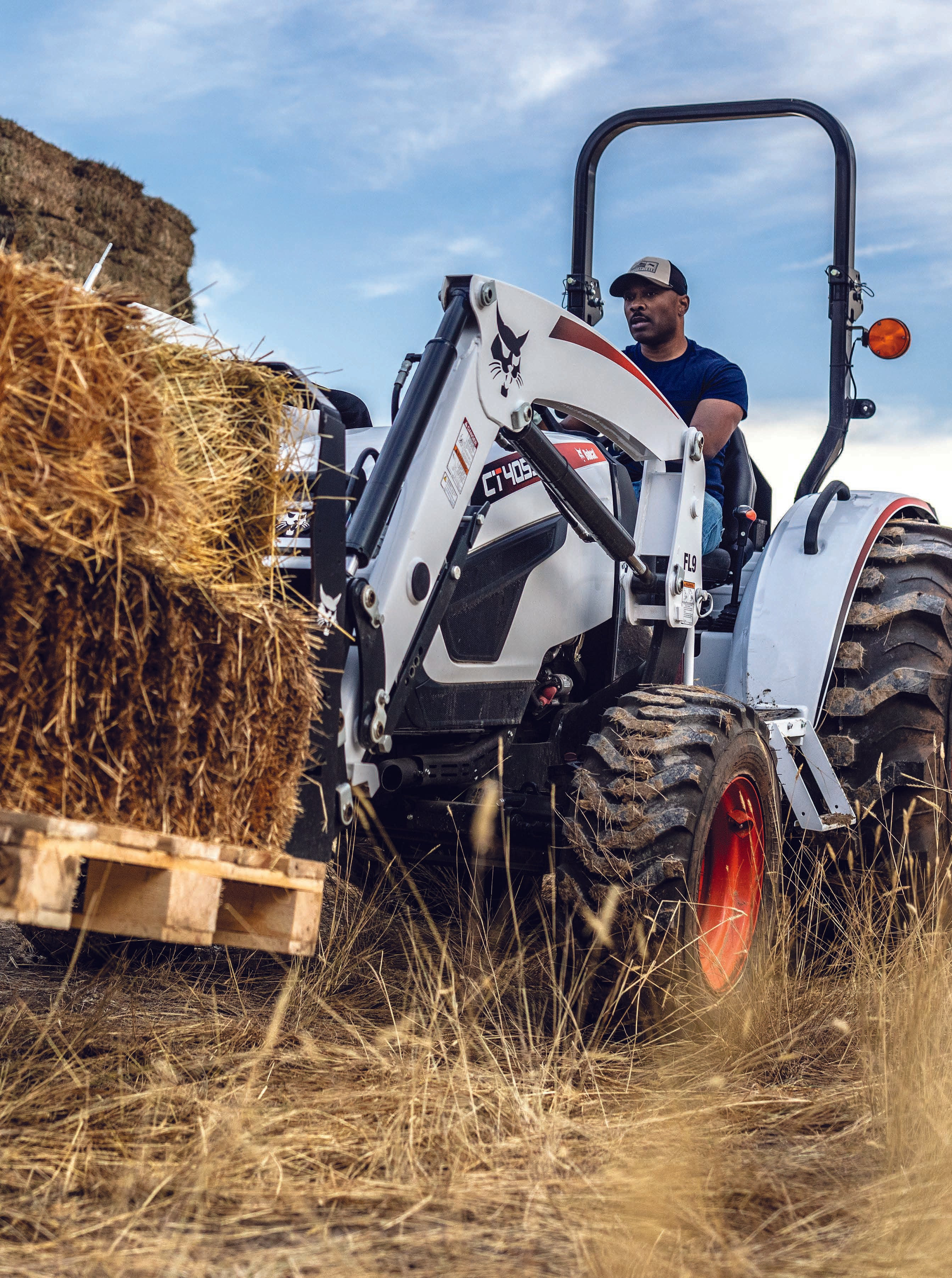Bobcat CT4045 Tractor lifting bales of hay