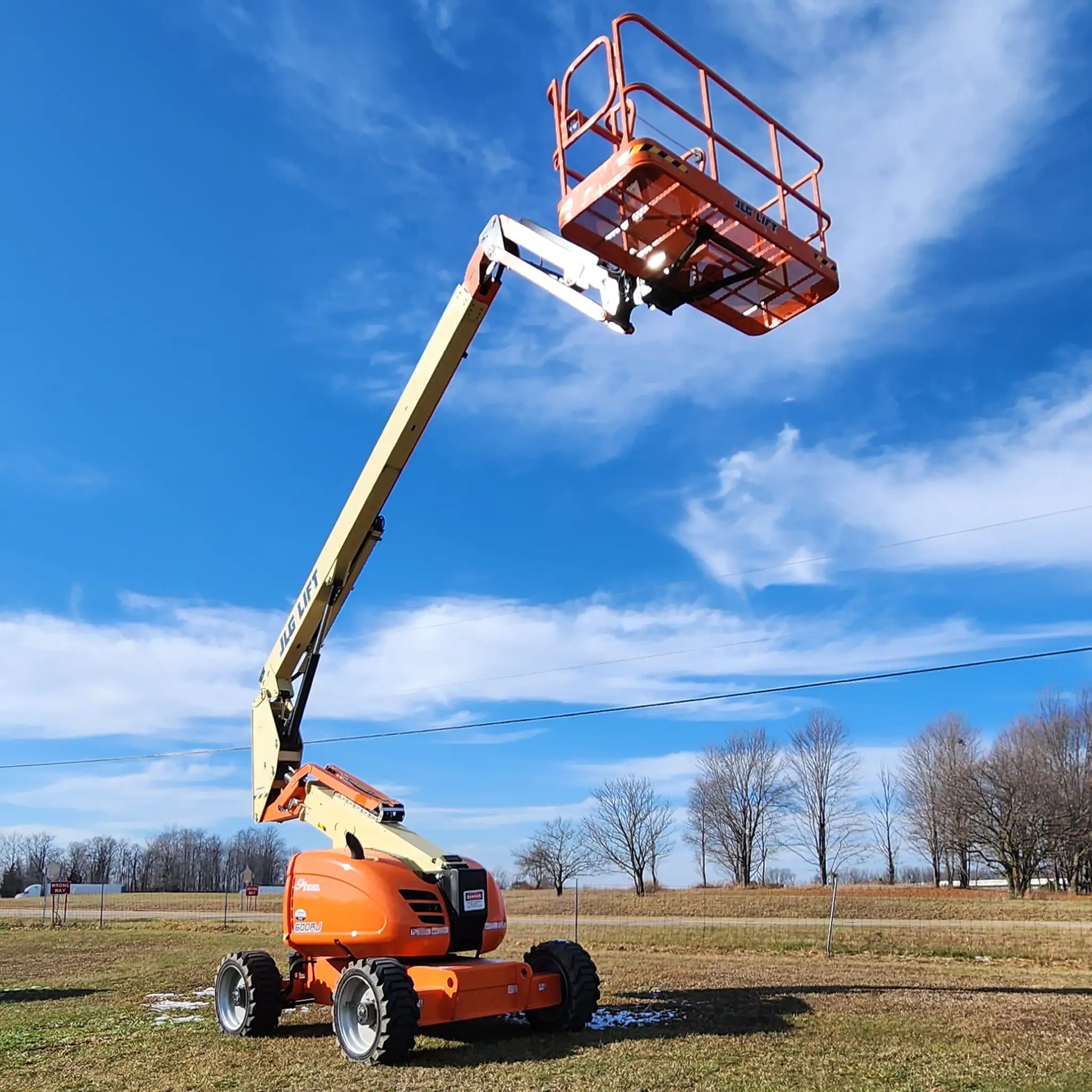 600AJ JLG Lift | Articulating Boom Rental | CarletonEquipment.com