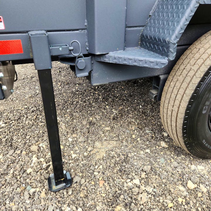 WD Hoss Dump Trailer | Watchdog - Stock Image 11