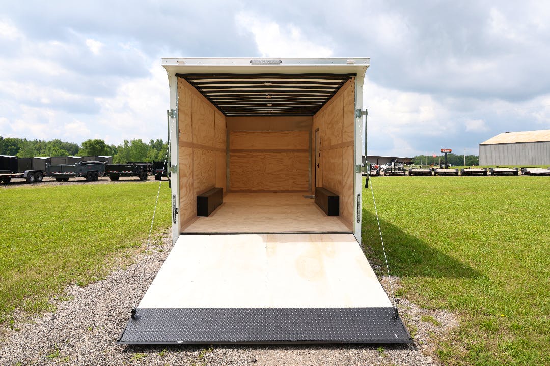 UXT 8.5X20 ENCLOSED - 82200