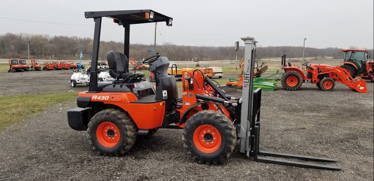 Kubota R430 - Rental