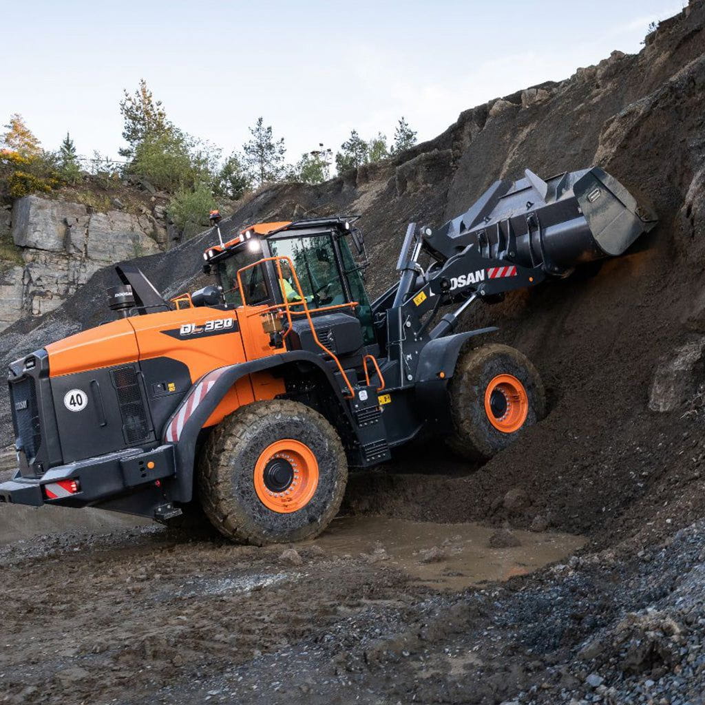 Develon DL320 Series - Rental