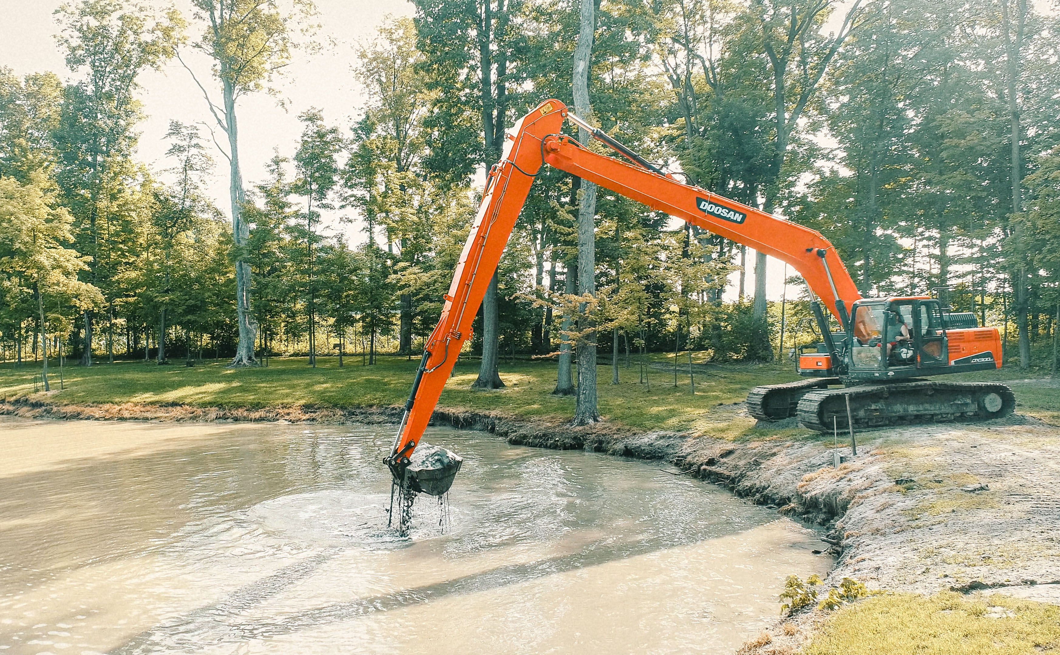 Develon DX300LC-5 Super Long Reach - Rental