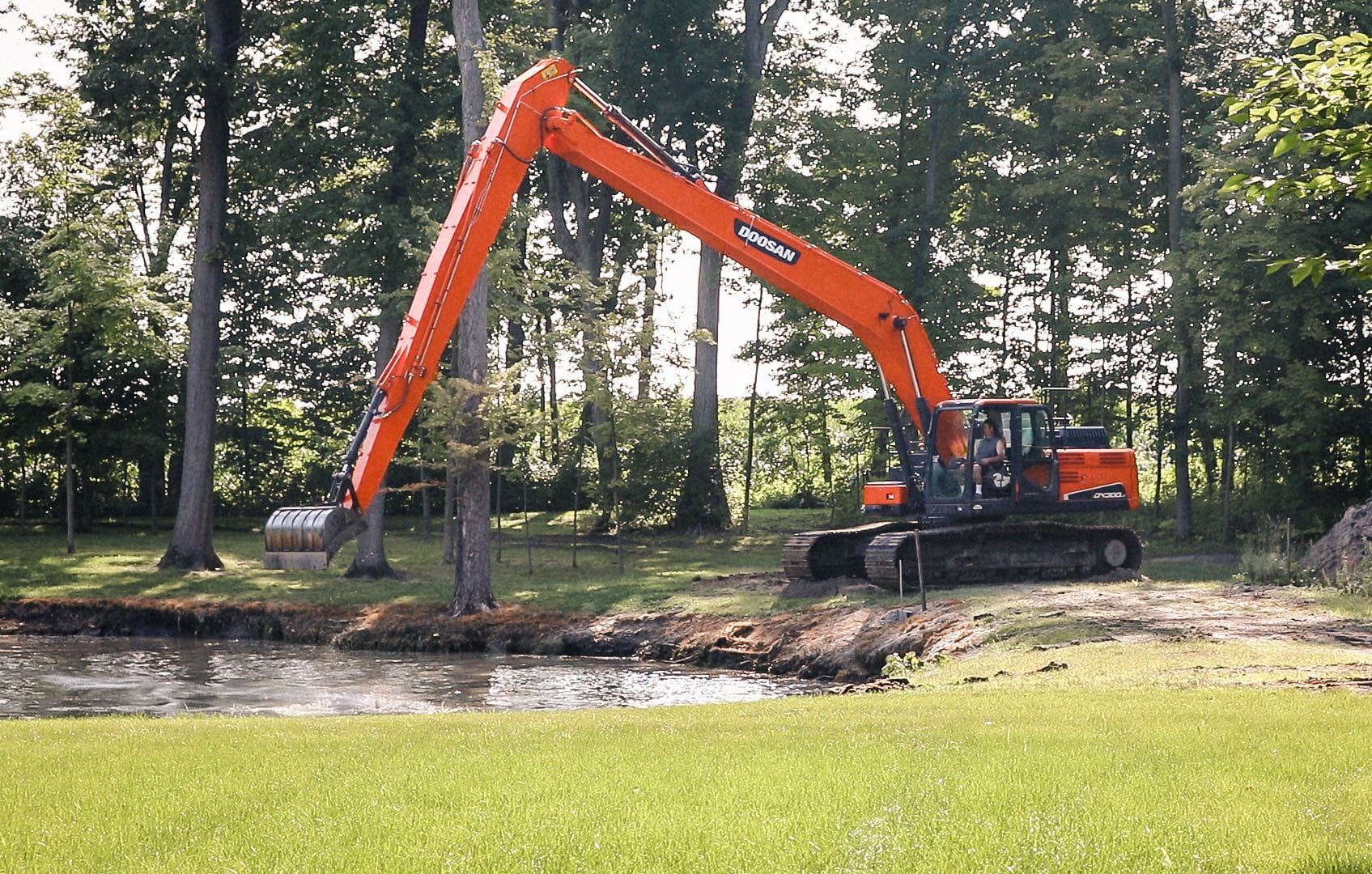 Develon DX300LC-5 Super Long Reach - Rental