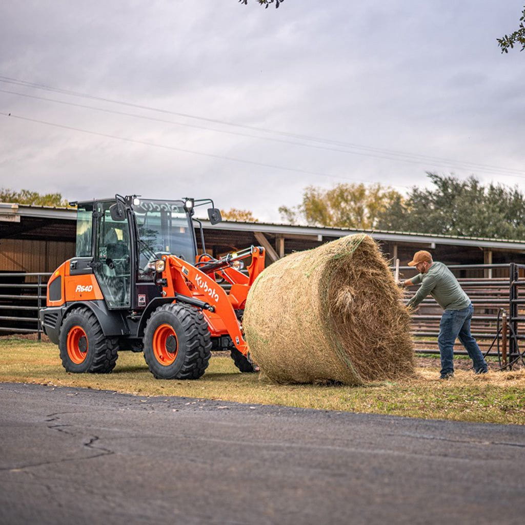Kubota R640 - Rental