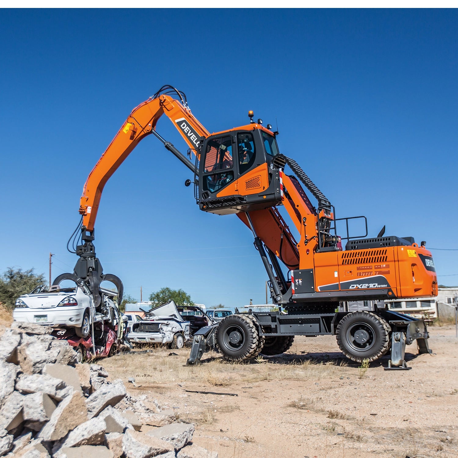 DX210WMH-5 Material Handler | Develon