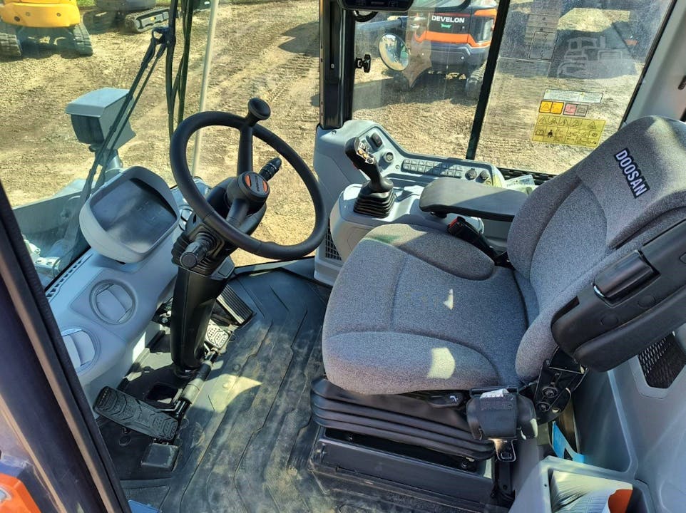 DL200-7 | Develon - Stock Image 3