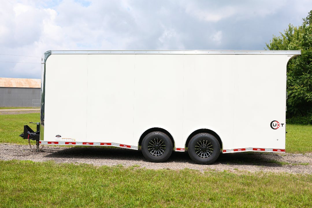 UXT 8.5X20 ENCLOSED - 82200