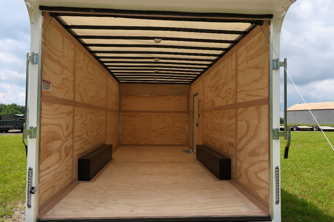 UXT 8.5X20 ENCLOSED - 82200